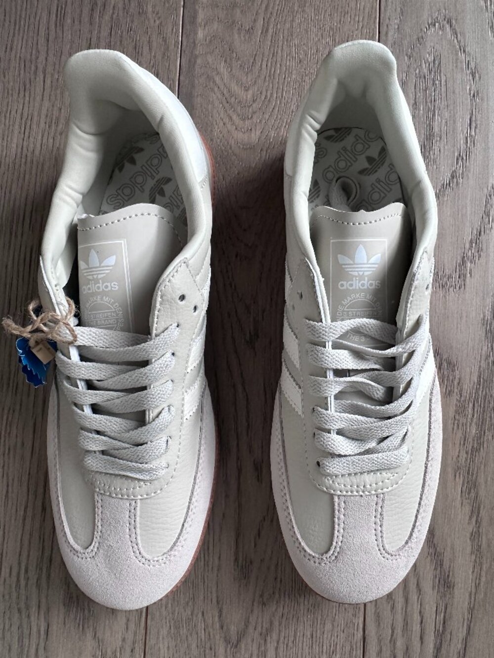 Adidas Sneakers - Wonder White / Gum Sole